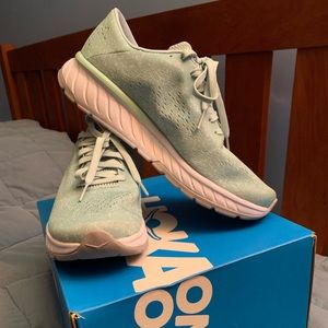 Cavu 2 Hoka size 8